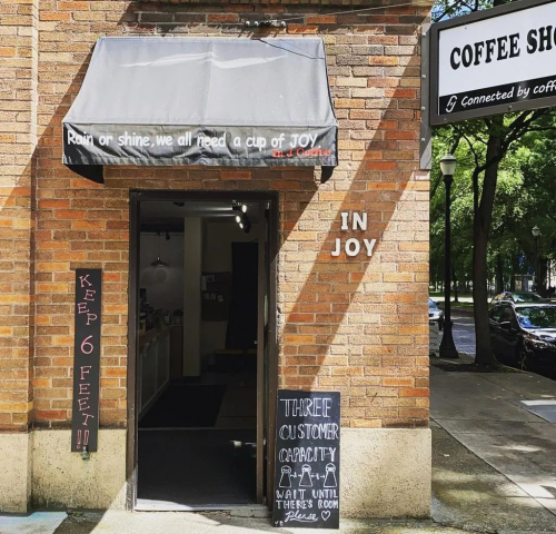 机器人咖啡师上线，无接触餐饮服务正流行