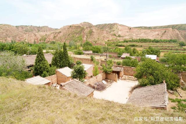 无人机在陕西发现世外桃源，小山村隐藏其中，看农民生活成啥样