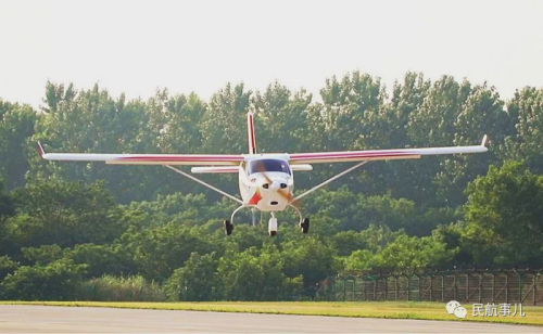 国产大型固定翼无人机成功首飞，最大航程1000公里