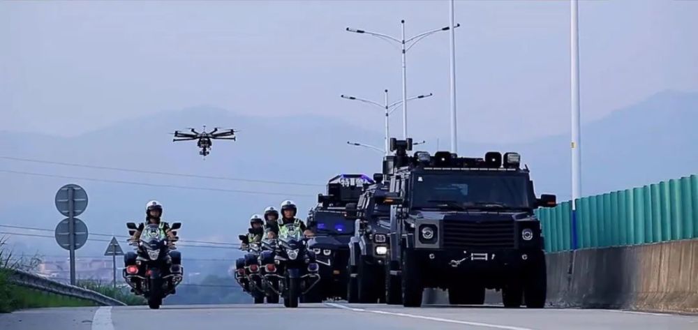 当警察遇上无人机……