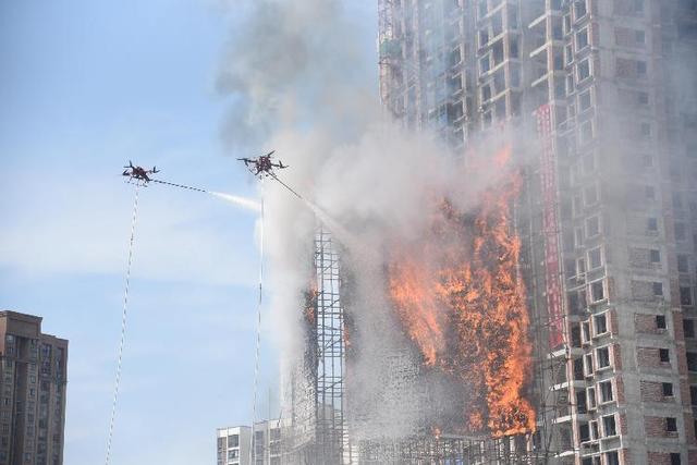 高楼起火？别担心，是演练！5G网联消防无人机首次亮相重庆高层消防综合实战演练