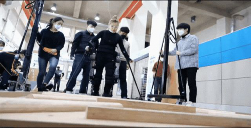 为国际机器人奥运会开发的新型可穿戴机器人