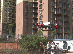 无人机喷洒农药，16分钟搞定8亩玫瑰花田