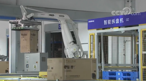 山东青岛：成套产品网购渐流行 无人车、无人机等快递服务也升级