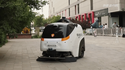 央视《创新进行时》镜头下的抗疫无人车蜗小白