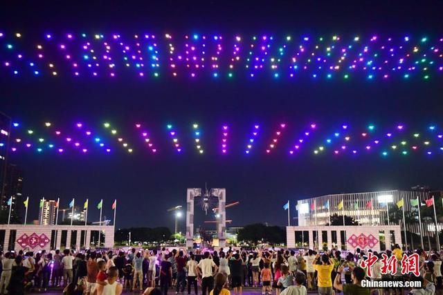 深圳600架无人机升空“普法”