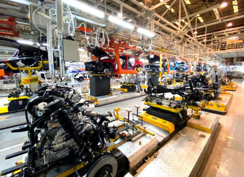 2020款红旗H5首台量产车顺利下线，井源机电合装AGV助力柔性生产