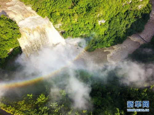 无人机航拍贵州黄果树瀑布 气势恢宏演绎视觉盛宴