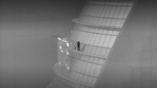 大疆无人机协助警方救下轻生男子，演绎10小时“摩天营救”