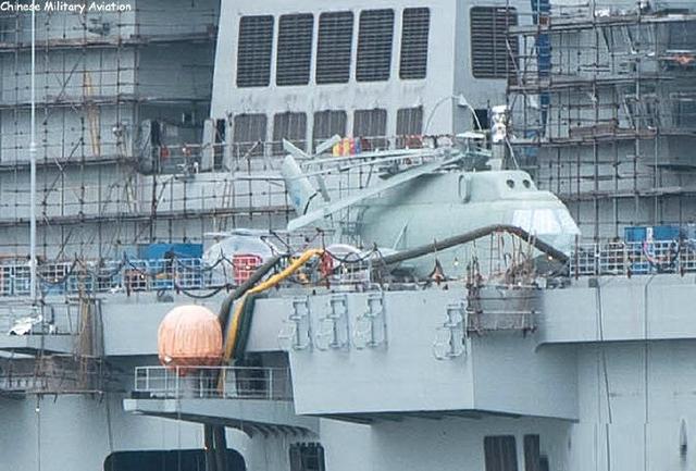 神秘战机现身075甲板，别看个头小功能很强大，不输美军同类型号