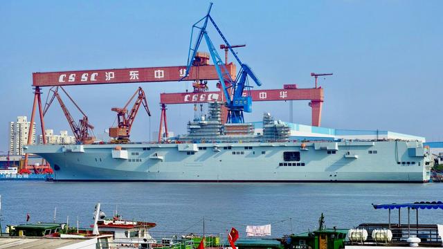 075两攻舰现神秘无人机 或改变登陆战规则