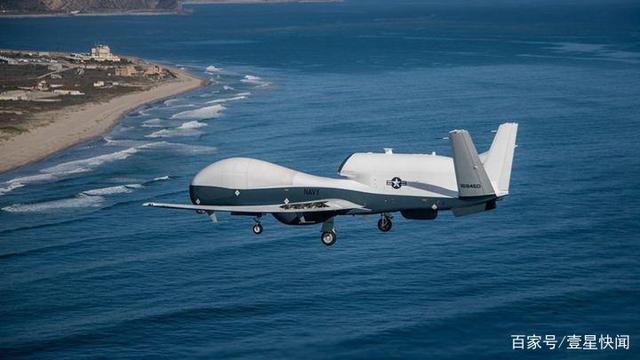 大批无人机包围美航母，黑压压一片望不到头，美舰长吓坏了