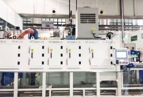 柯灵自动化研制通过式清洗机，为终端客户宝马提供汽车发动机支架清洗解决方案