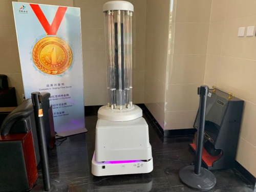 杀菌新方式 消毒机器人在行动