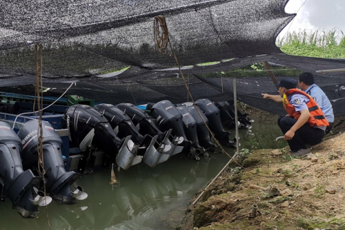 无人机在南沙水域无人岛查获“三无”走私船艇