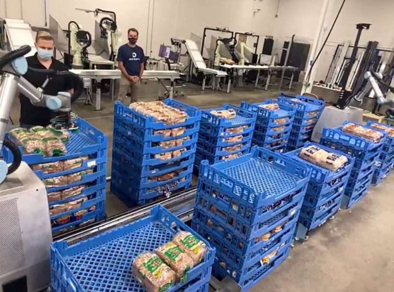 在疫情期间运输面包的机器人