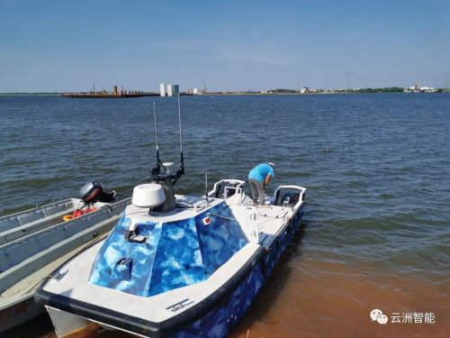 江西抗洪一线，无人艇高效排查岸堤风险点