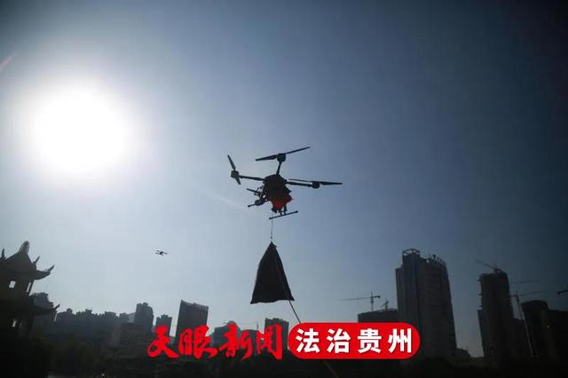 无人机水上救援受困群众！铜仁警方搞了一场演练