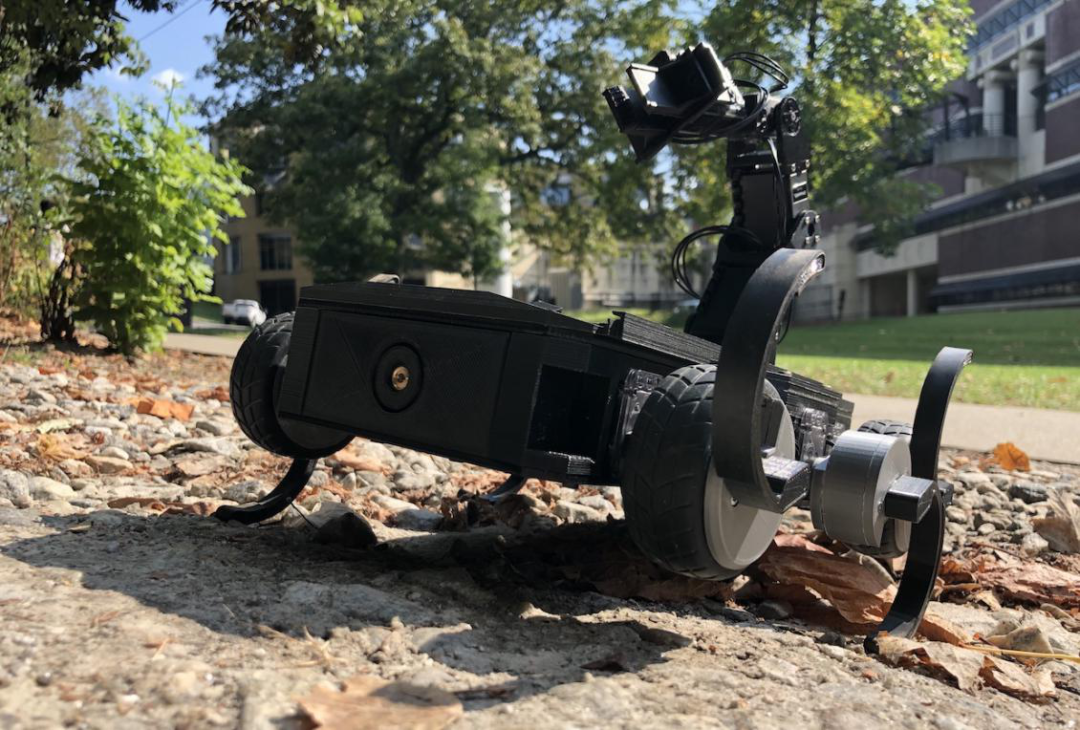 小轮式机器人穿上新鞋越野