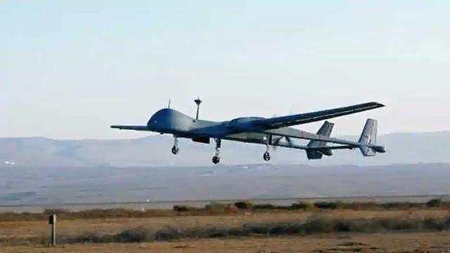 非常时期，印度军方曝出大动作：卫星过顶，100架无人机上阵