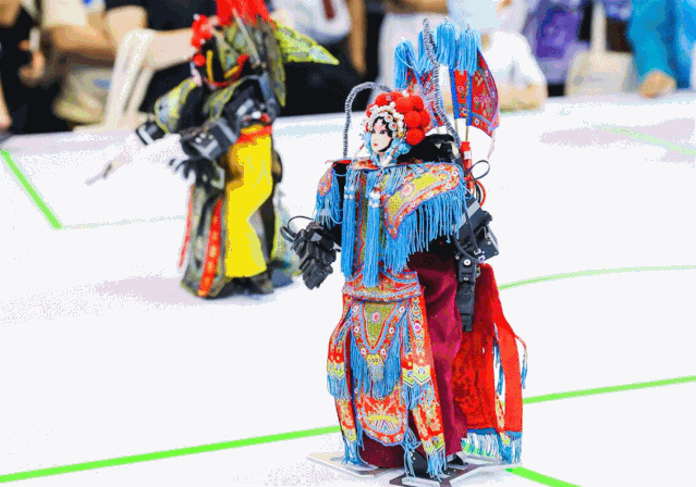 一群机器人在园区打了场太极拳！