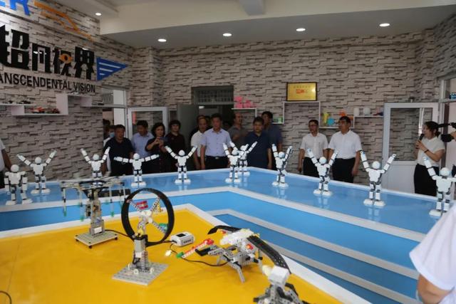 创客就是计算机编程和无人机，这理解是不是太狭窄了