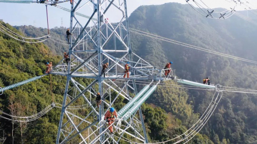 守护能源互联网，云圣智能旗舰级车载无人机+全自动机场系统——飞驰来袭