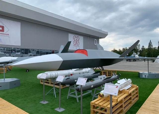 俄罗斯版“忠诚僚机”无人机曝光 被指山寨美国产品