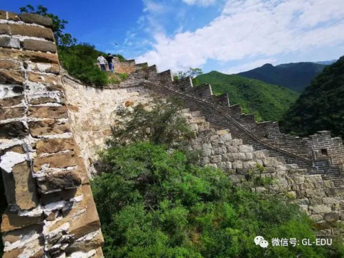 无人机给长城做“体检”！今后戴VR能体验爬野长城