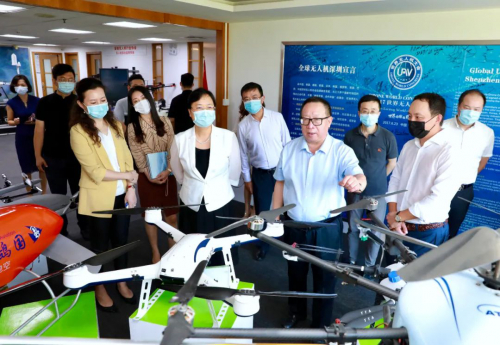 杜玲：无人机连接世界，推动深圳创新发展
