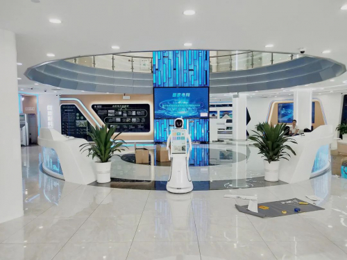 穿山甲机器人迎来首个电力无人营业厅