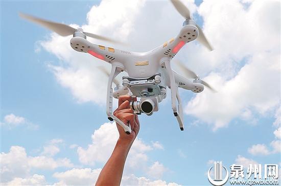 我在地面“开”飞机！智能时代泉州无人机“飞手”的创业梦