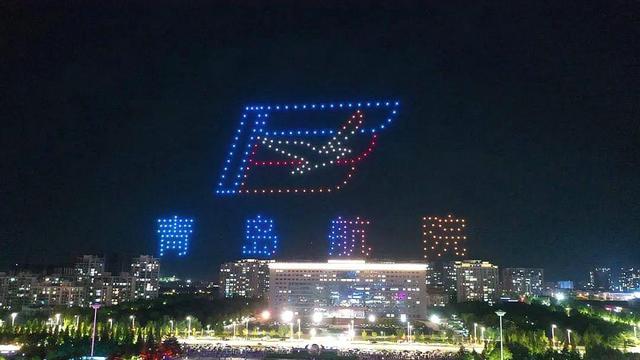 莱西市300架无人机夜空秀，上演令人惊叹的表演
