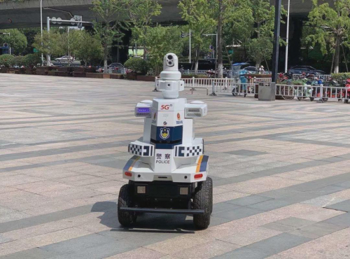 无锡联通助力无锡首个5G人工智能巡逻机器人“上岗” 