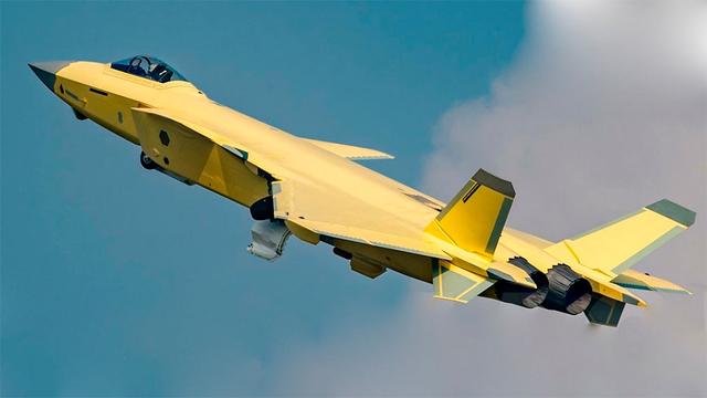 歼20出现新型号？双座型呼之欲出，俄专家：可控制无人机行动