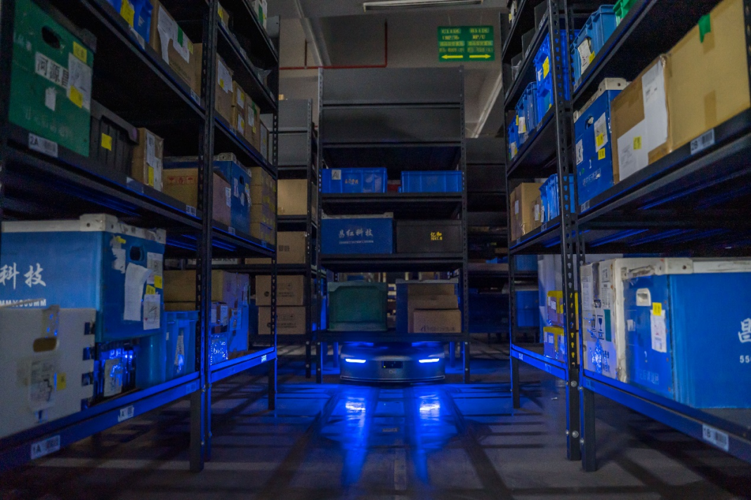 电子行业案例丨极智嘉搬运AMR助力柯尼卡美能达(东莞)、英内物联网实现智能化升级