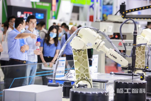 用“智造”缔造智慧新时代，临工智科惊艳亮相2020上海工博会！