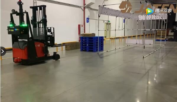 集装箱自动装卸AGV大战工博会