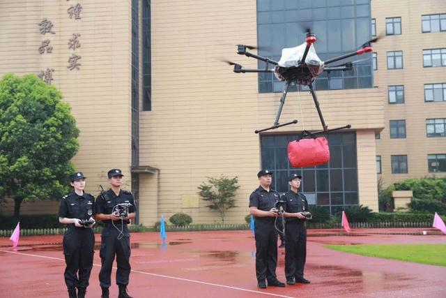 硬核！加速秒计，“空中”射击……杭州公安有了自己的无人机“战队”！