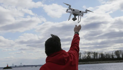 英国当局部署无人机抓捕偷渡移民