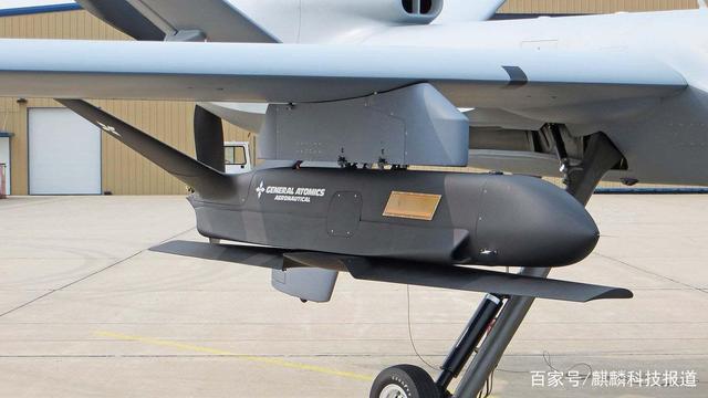 最新试验显示美国实现“麻雀鹰”小型无人机在飞行中的发射和回收