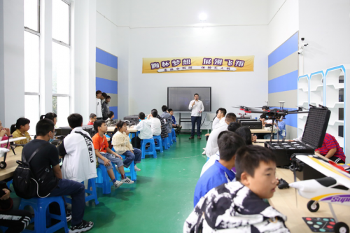 让科技走向社会 台州市举行首届无人机科普教育活动 