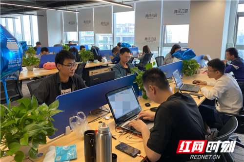 你好！请收下这张湖南智慧产业“新名片”