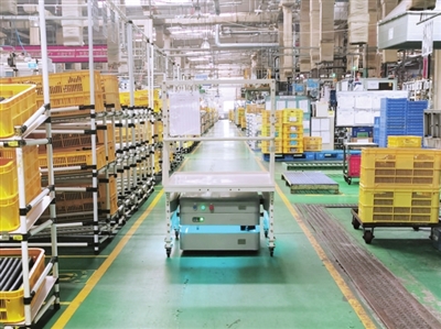 滨海新区本土企业自研机器人 提供厂内智慧物流解决方案