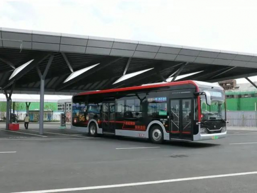 当“聪明车”遇见“智慧路”：无人驾驶公交车体验如何？