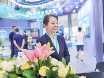 一飞智控新品全球首发--无人机网采访公司COO张思奇