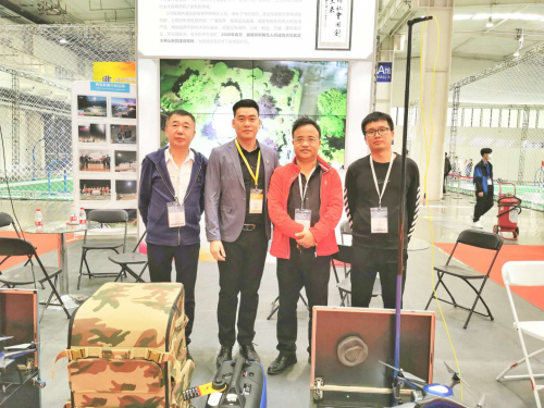 极客桥夜间应急救援“利器”亮相北京无人机应用及防控展