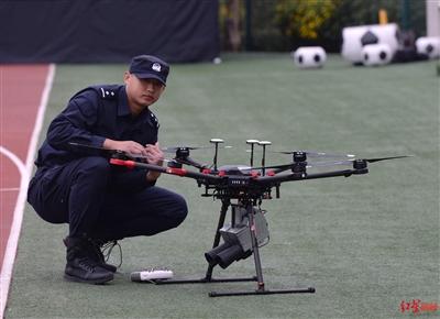 揭秘四川“无人机警队”：185名持证飞手 353架无人机空中过招