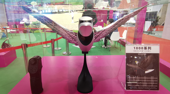 销量破20万---汉王出头鸟智能仿生扑翼机系列新品在北京展会发布