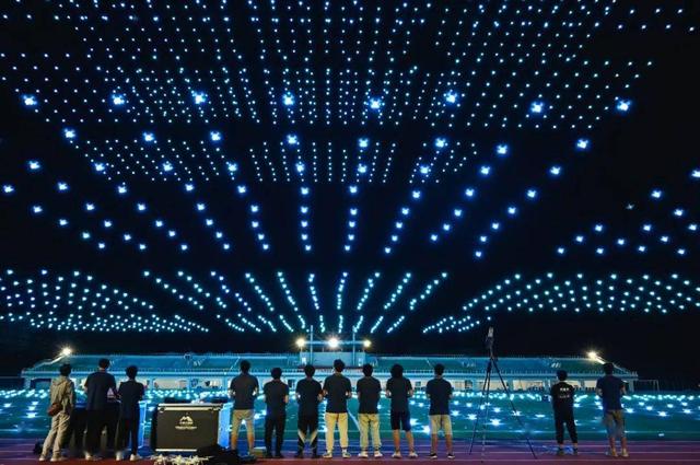 画面震撼！3000多架国产无人机编队飞行，白宫：不惜一切代价阻击